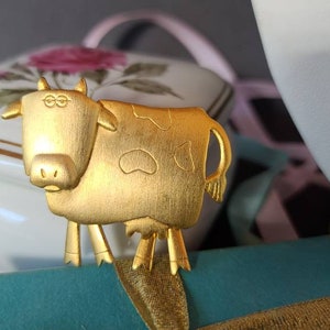 JJ Jonette Gold Cow Dangling Legs Brooch