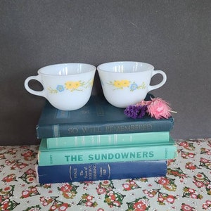 Vintage Pyrex Flirtation Pattern Corning Cups