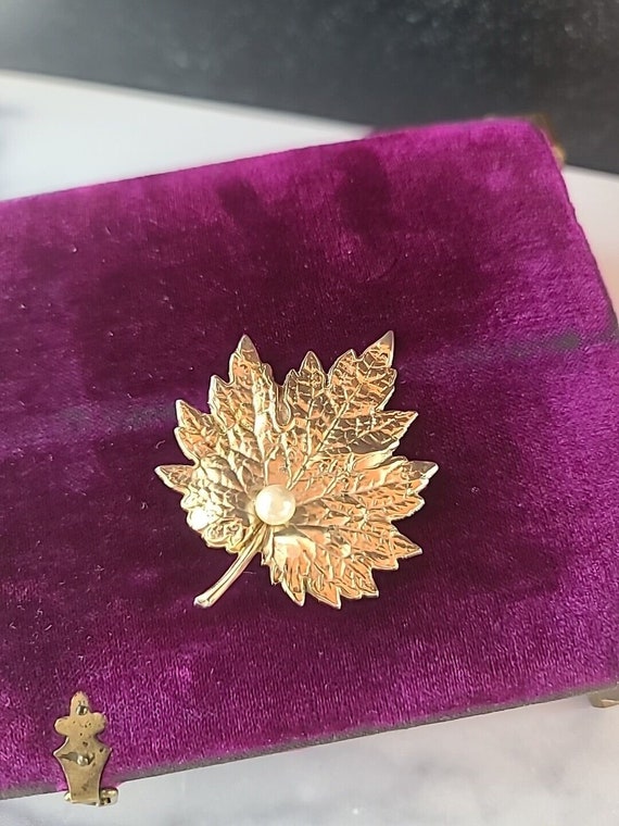 Vintage NAPIER Signed Maple Leaf Gold Tone Brooch 
