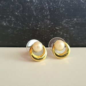 Faux Pearl Gold Tone Metal Stud Earrings Vintage
