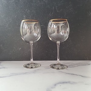 Gold Rimmed Wine Glass Set