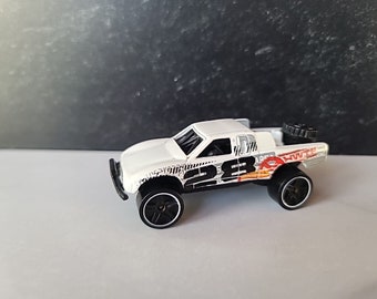 ホットウィール HW 1/64 1987年式トヨタ ピックアップトラック - Etsy 日本