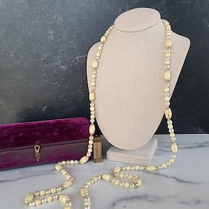 Hong Kong Beaded White And Cream Necklace Vintage, READ