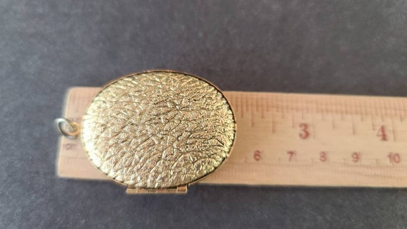 Vintage Textured Gold Oval Locket - image 10