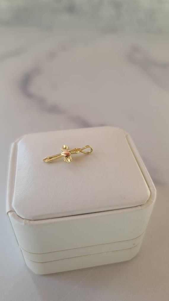 14K Gold Cross Heart Pendant Gem