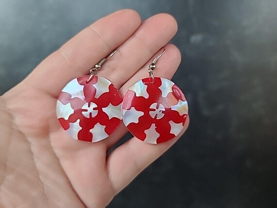 Red And White Circular Shell Dangling Pierced Ear… - image 2