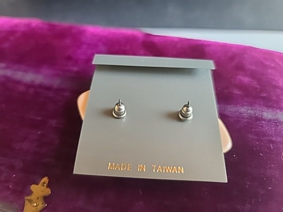 Peach Triangular Plastic Stud Earrings Vintage NOS - image 4