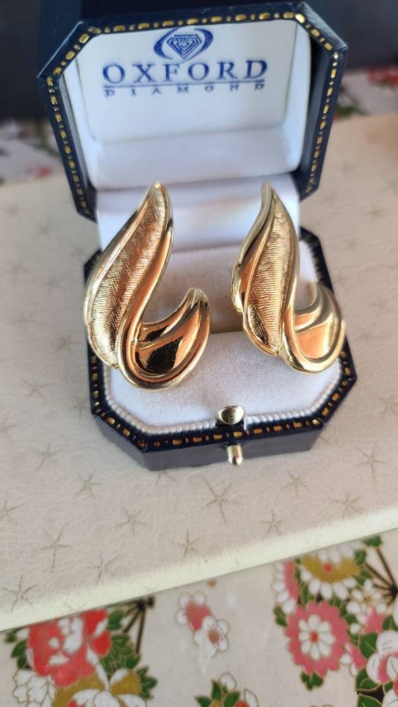 Avon Textured Sweep Goldtone Pierced Earrings - image 2