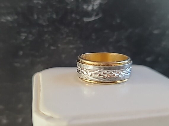 Vintage Two Toned 18K HGE ESPO Etched Band, Size … - image 3