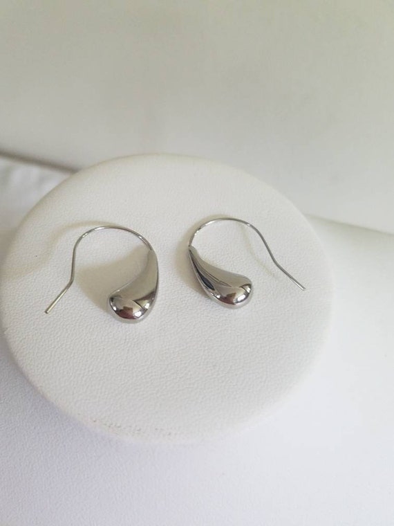 Vintage Minimalist Silver Earrings - image 5