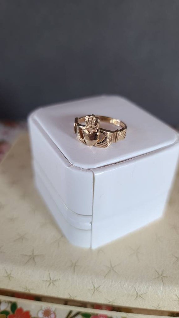 9k Gold Claddagh Ring - image 6