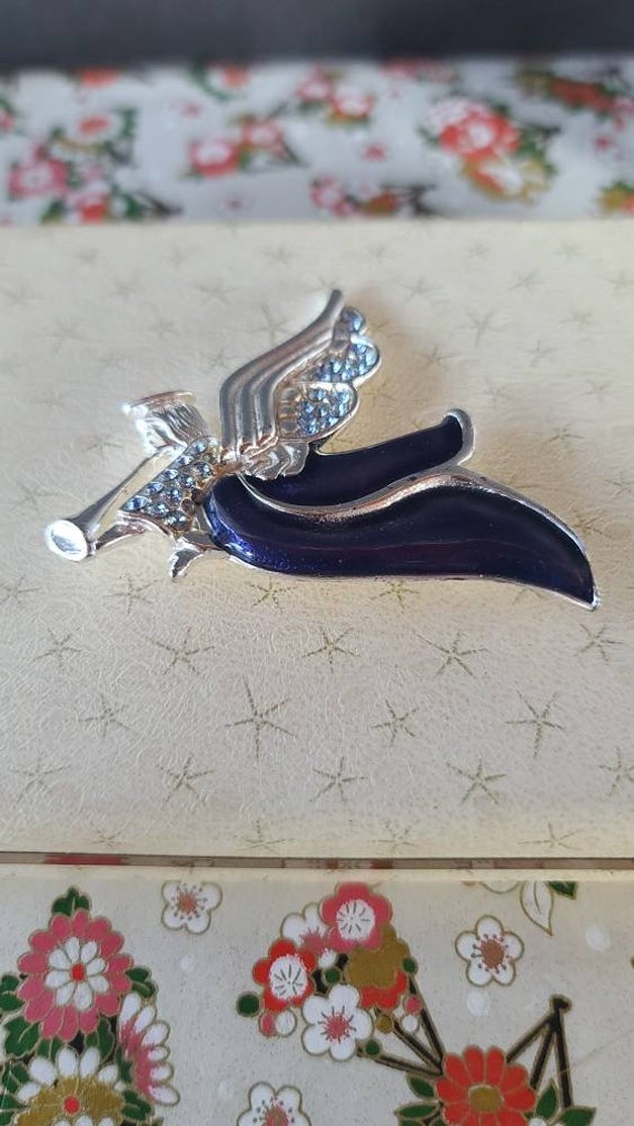 Vintage Angel Trumpet Brooch View 6