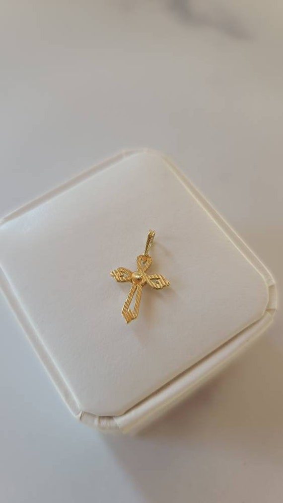 14K Gold Cross Heart Pendant Gem