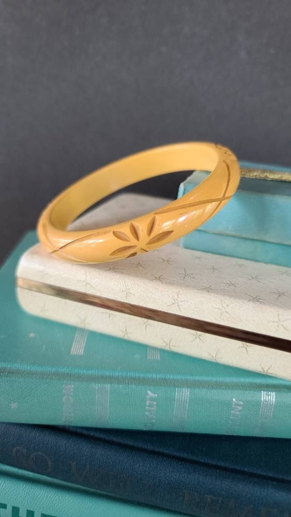 Vintage Butterscotch Carved Bakelite Bangle - image 1