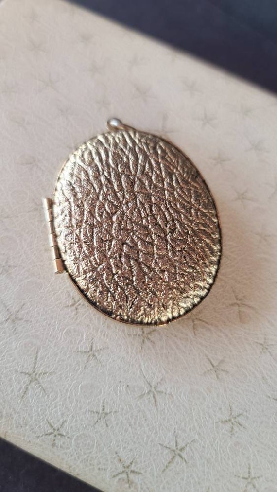 Vintage Textured Gold Oval Locket - image 2