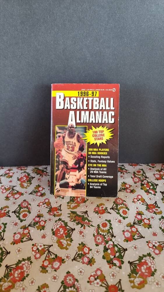 【中古】 STREET &amp; SMITH’S GUIDE TO PRO BASKETBALL/BALLANTINE BOOKS (USA)/STREEG &amp; SMITH’S MAGAZINES(ED.)  96-97 2003-04 Street & Smith's Pro Basketball Magazine LeBron