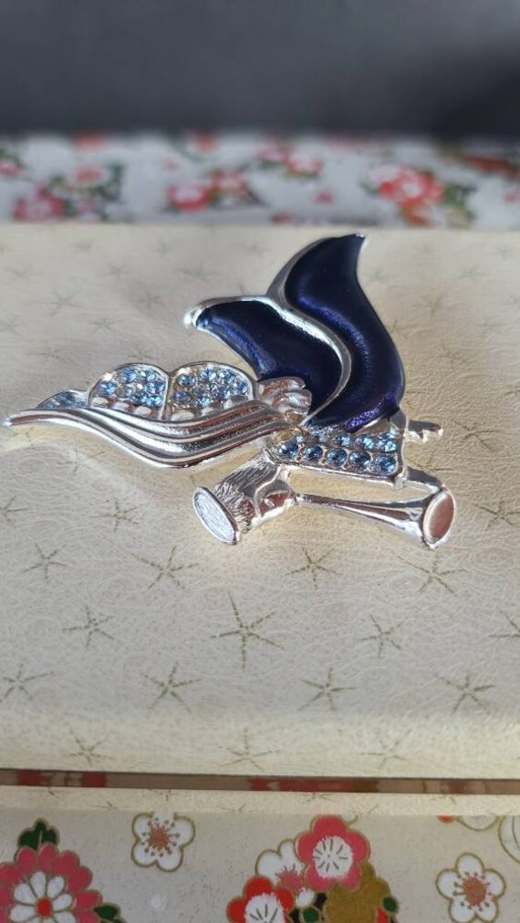 Vintage Angel Trumpet Brooch View 5