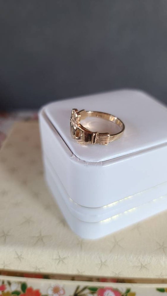 9k Gold Claddagh Ring - image 5