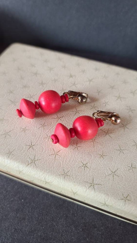 Red Wooden Dangling Clip-on Earrings - image 4