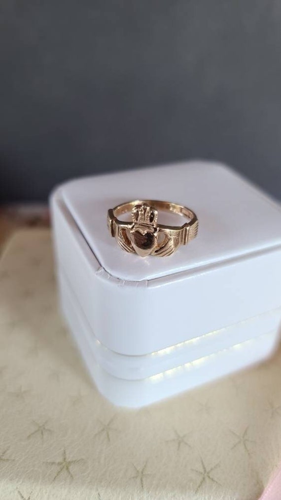 9k Gold Claddagh Ring - image 3