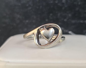 Anillo de corazón de plata de ley 925, talla US 6.25, estilo vintage.