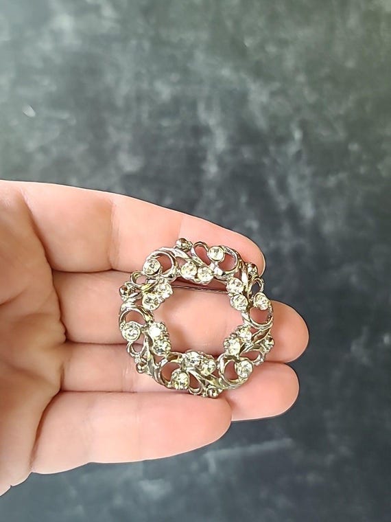 Broche Fantaisie Vintage En Métal Argenté - Occasion - Style Rétro