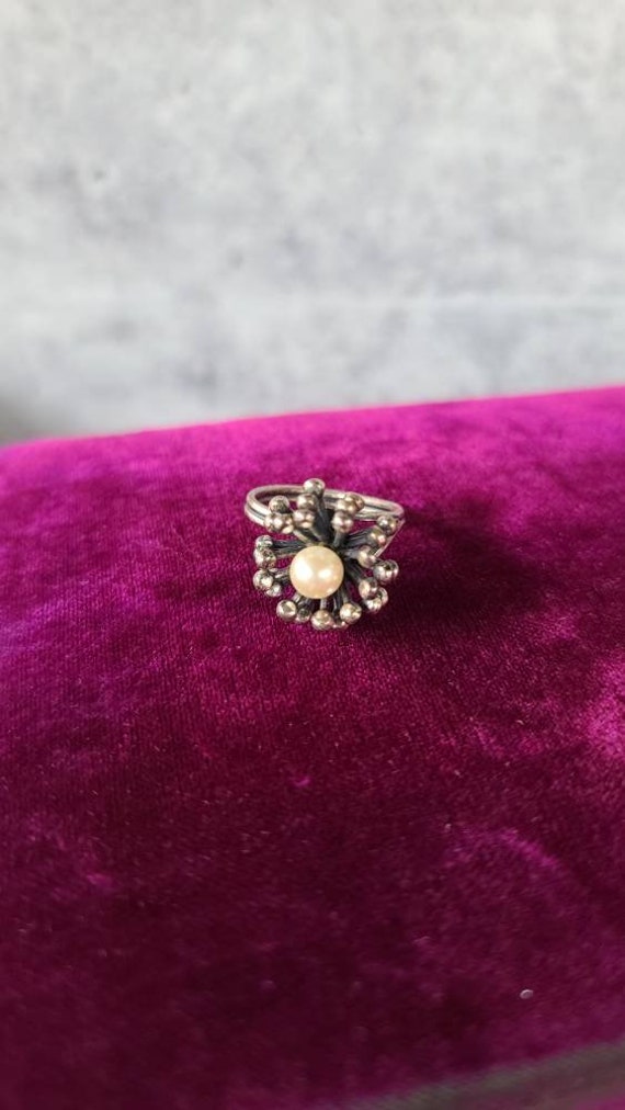 Beau Sterling Pearl Floral Ring - image 4