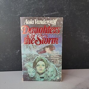 Hijas de la tormenta, de Aola Vandergriff (edición de bolsillo)