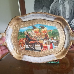 Bandeja de oro florentina, imagen de una escena italiana