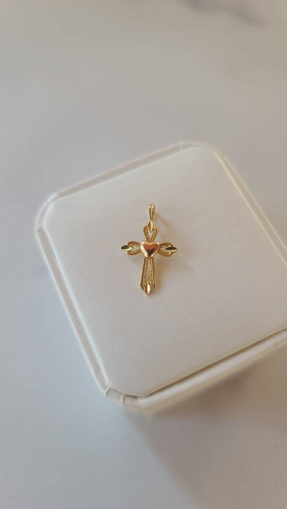 14K Gold Cross Heart Pendant Gem