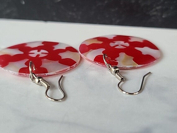 Red And White Circular Shell Dangling Pierced Ear… - image 5
