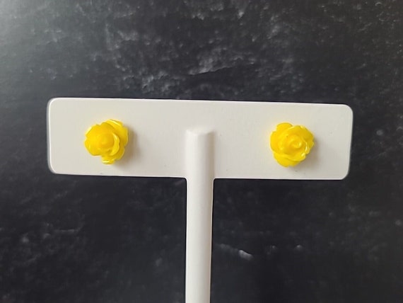 Vintage Yellow Plastic Rose Stud Earrings - image 8