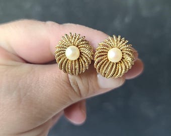 Faux Pearl Gold Tone Metal Floral Clip-on Earrings Vintage Costume Jewelry READ