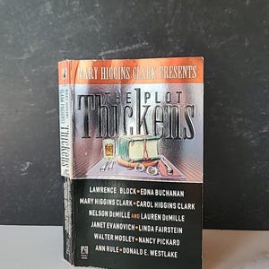 Mary Higgins Clark Presents The Plot Thickens Paperback