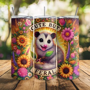 Zarigüeya salvaje, linda pero salvaje, PNG sin costuras, envoltorio delgado para vaso de 20 oz, diseño de sublimación de zarigüeya sarcástica, Stay Trashy PNG, descarga digital