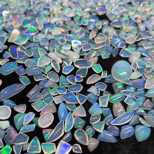 Set di 800 pezzi di cabochon di opale etiope da 450 carati: gemme multi-fuoco (da 4x6 a 8x15 mm)