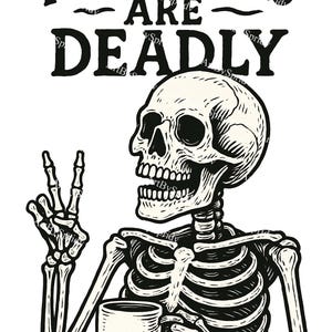 朝は死ぬほど怖いスケルトン PNG | 面白いコーヒースケルトンのクリップアート | ゴシックユーモアデジタルアート | マグカップやシャツ用の透明昇華ファイル