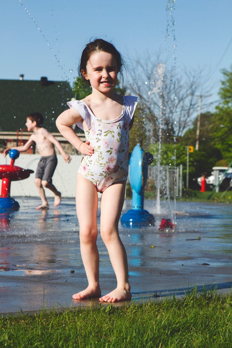 One piece girl/'s flower pattern swimsuit