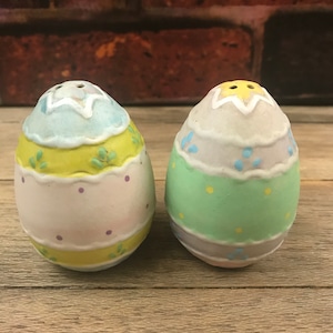 Vintage Ceramic Pastel Painted Easter Egg Salt & Pepper Shakers