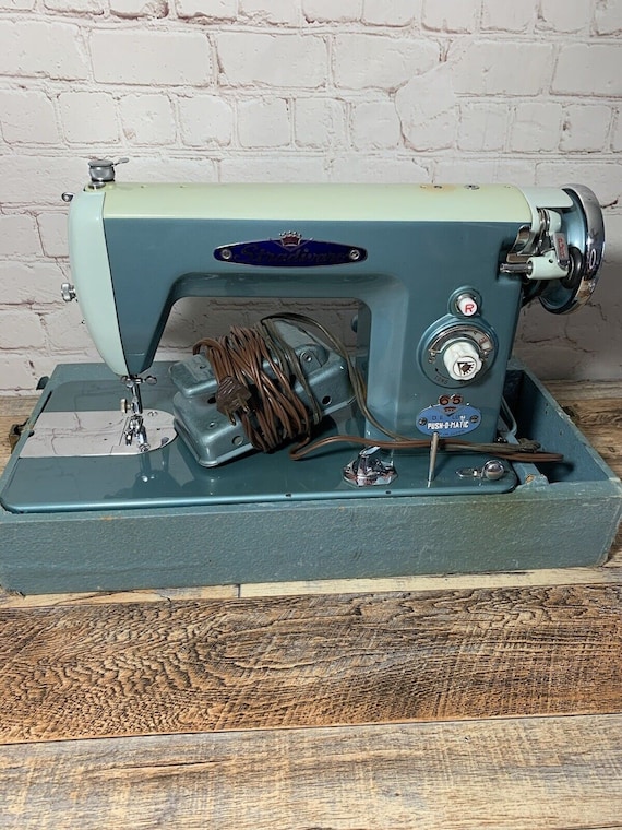 Vintage Stradivaro 65 Deluxe Push O Matic Sewing Machine Japan