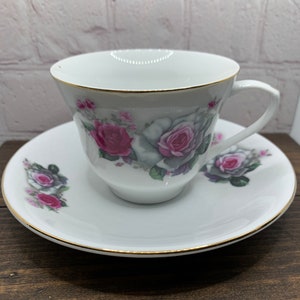 Set da tè vintage con tazza e piattino con rose bianche e rosa e finiture in oro - Cina anni &#39;50