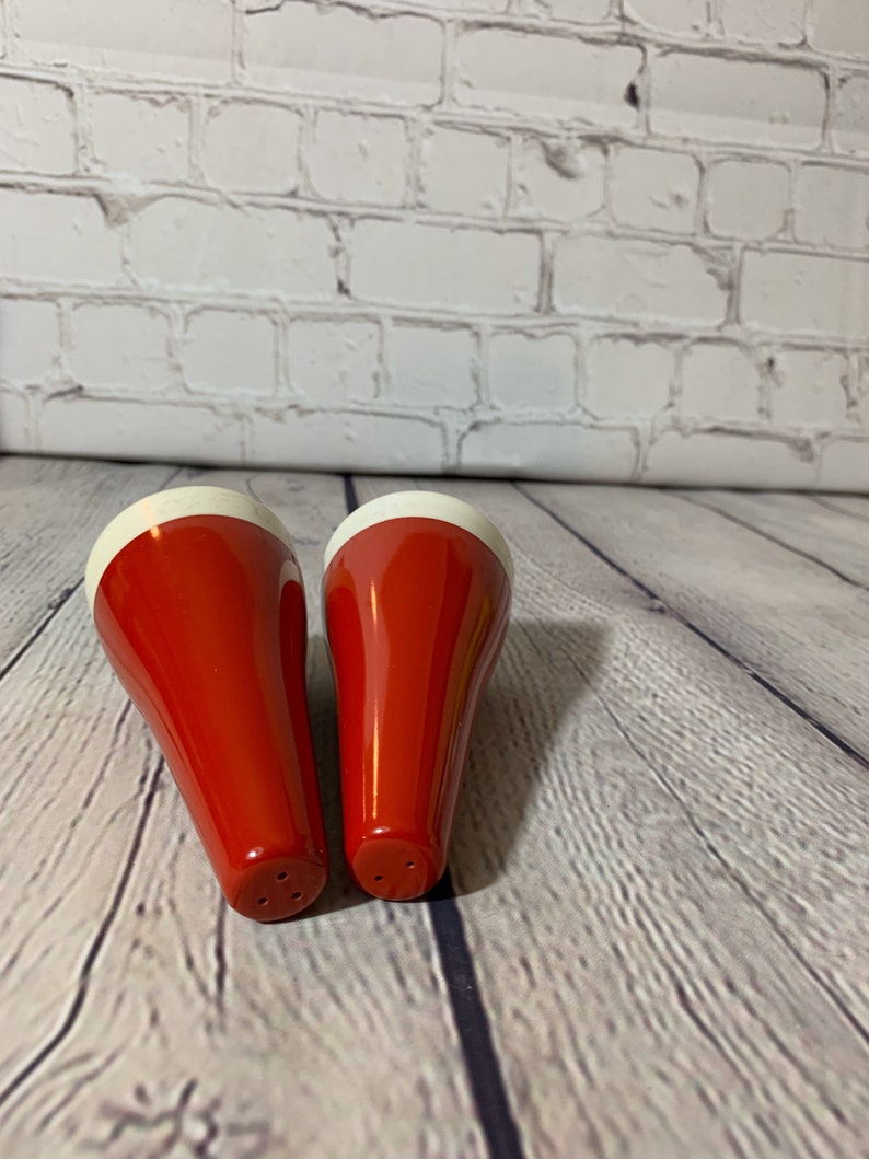 USA 1970\u2019s Vintage MCM Royal Inc Plastic Red and White Salt /& Pepper Shakers
