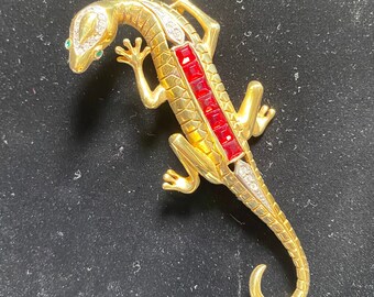 Wonderful art-deco style antique sterling lizard pin in excellent condition.