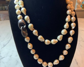 Fabulous Patricia von Musulin hand-knotted Baroque Pearl and Sterling Silver and Ebony Clasp