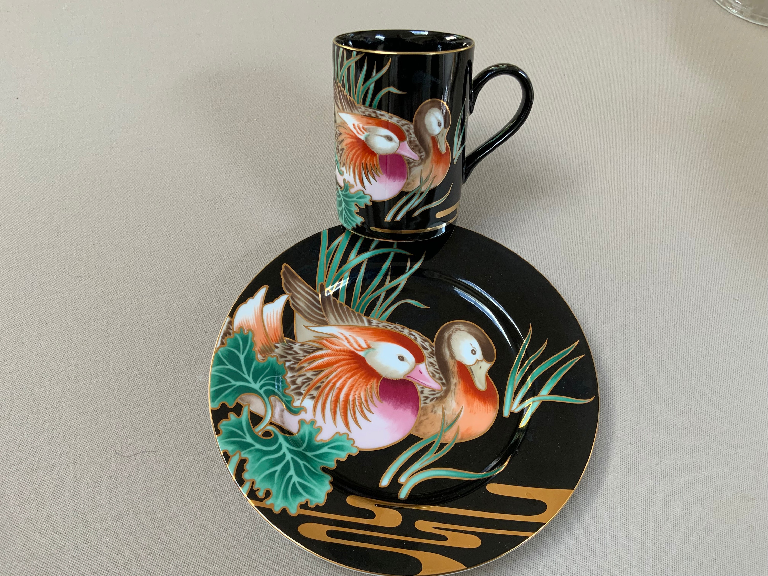 フィッツ&フロイド 『Mandarin Marsh』　中皿　皿立て付き Wonderful Set of Fitz & Floyd Plates and Mugs - Mandarin Marsh