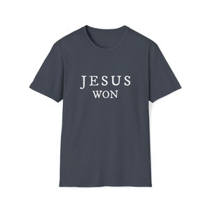 Jesús ganó la victoria fiel Mensaje inspirador cristiano Camiseta unisex de estilo suave imagen 4