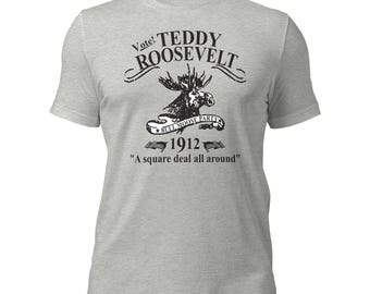 Camiseta unisex con diseño de póster de campaña vintage de Theodore Roosevelt y el alce (1912).