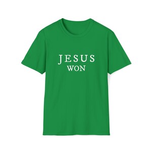 Jesús ganó la victoria fiel Mensaje inspirador cristiano Camiseta unisex de estilo suave imagen 5