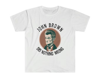 Pode incluir: Camiseta branca com uma ilustração vintage de John Brown, uma figura histórica, em um círculo com o texto "John Brown Did Nothing Wrong".