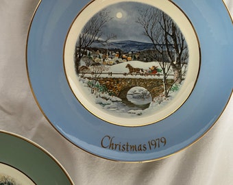 A 1979 Vintage Avon Enoch Wedgwood Commemorative Christmas Plate.